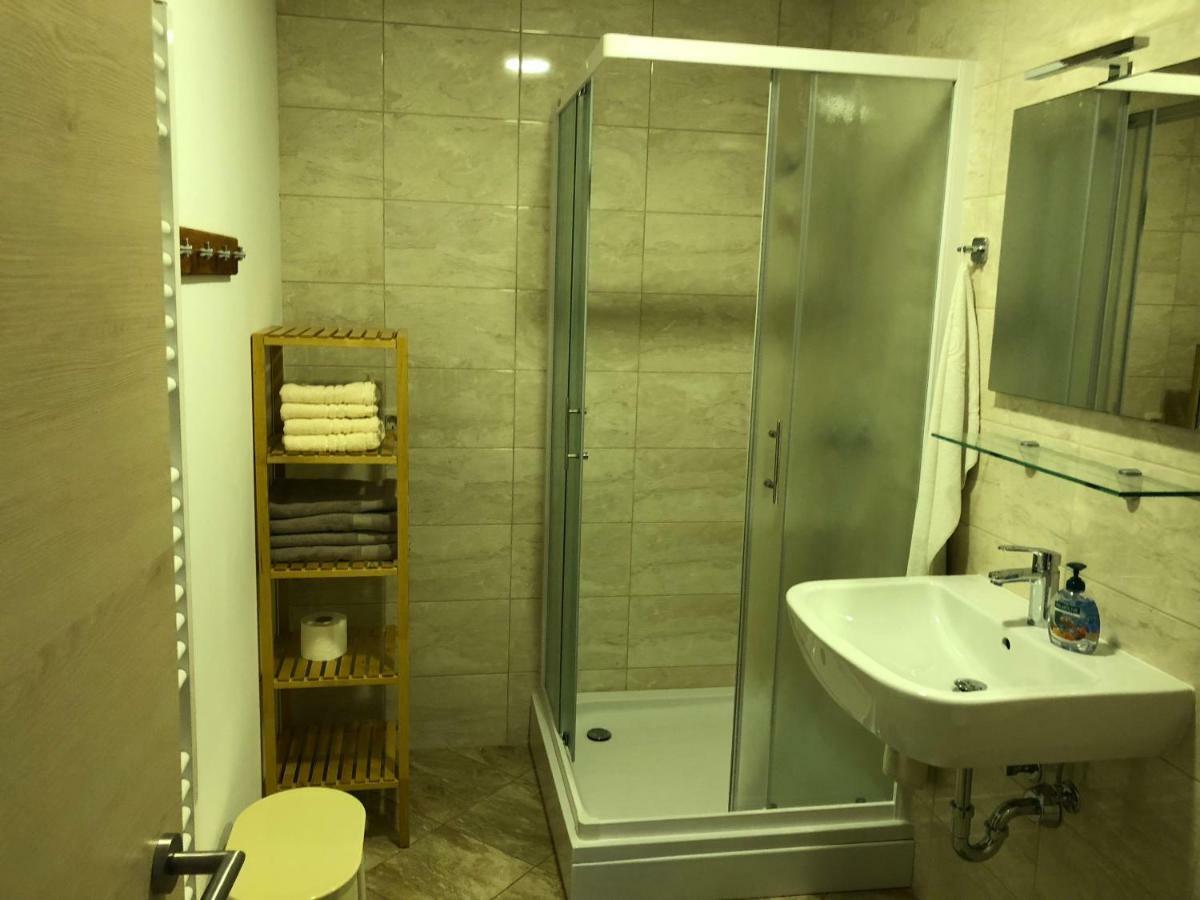 רדובליצ'ה Apartma Linhartov Trg מראה חיצוני תמונה